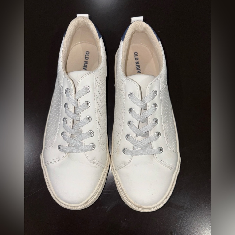 Gender Neutral Sneaker for Kids